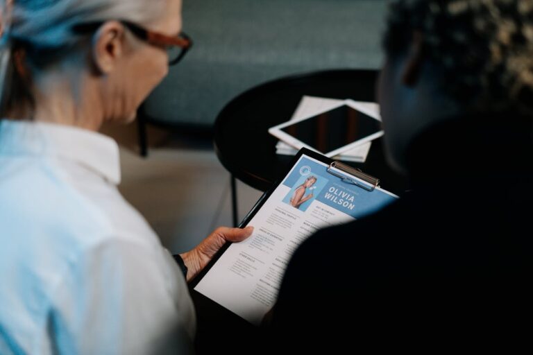 Jak napisać idealne CV? Praktyczne porady dla studentów i absolwentów