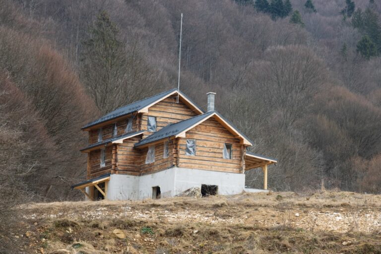 Jak zostać rzeczoznawcą majątkowym? Wymagania i ścieżka kariery dla absolwenta geodezji.